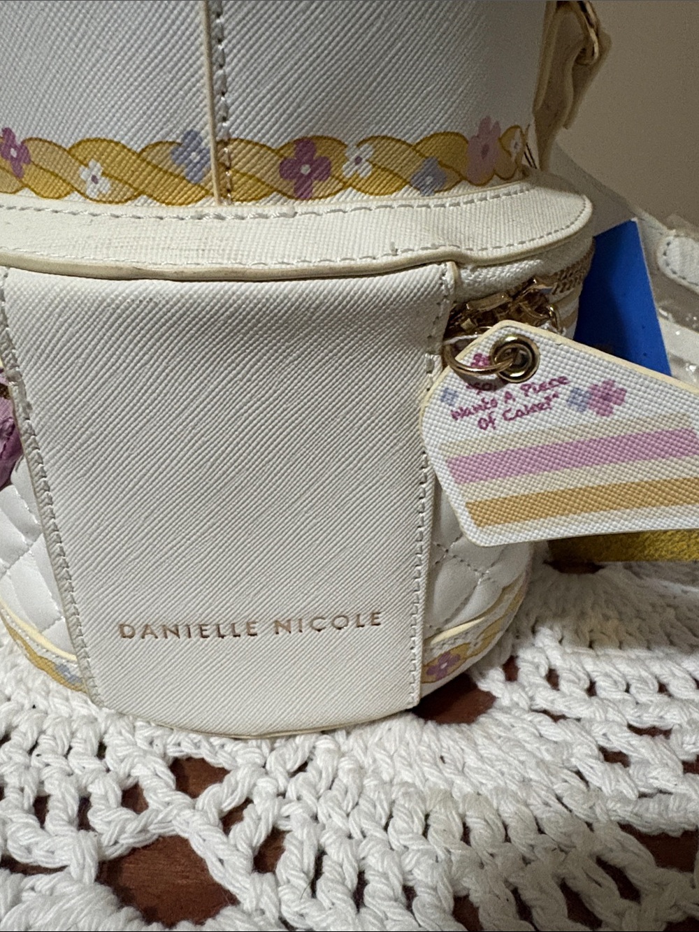 Danielle Nicole Disney Rapunzel & Flynn White and Pink Cake Crossbody Bag NWT - Picture 4 of 4